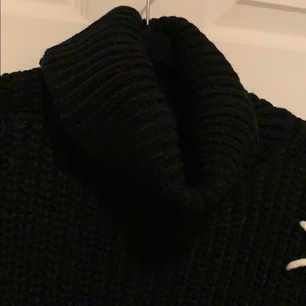turtleneck sweater - Picture 3 of 4